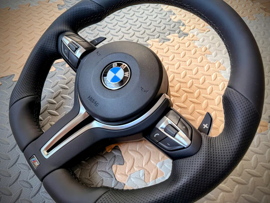 Volan BMW F10 teşit M Performance cu padele si piele perforata BimmerTweaks