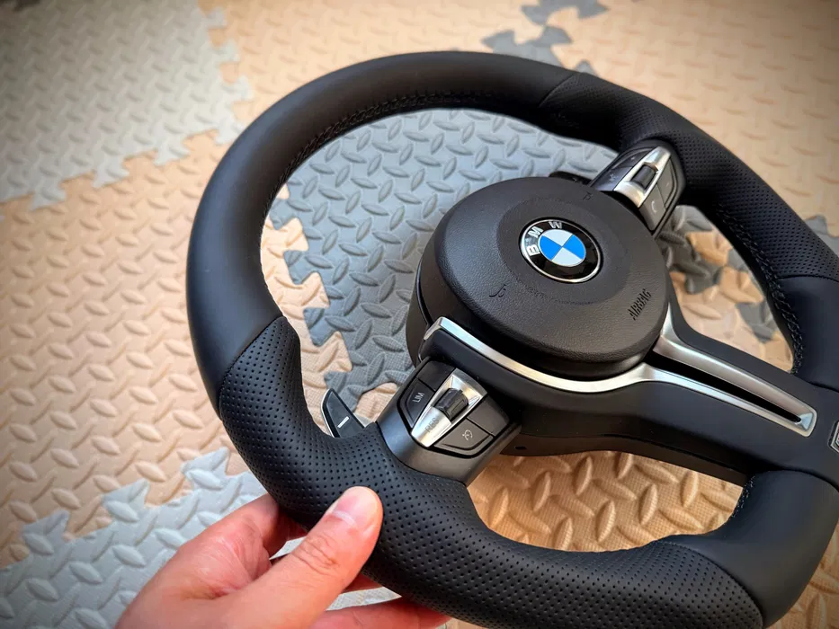 Volan BMW F10 teşit M Performance cu padele si piele perforata BimmerTweaks